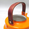 Bouilloire scandinave en métal émaillé orange Bouilloire scandinave en métal émaillé orange