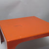 Table basse en fibre de verre orange Prisunic Années 70 Table basse en fibre de verre orange Prisunic Années 70