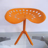 Tabouret Tracteur orange tripode Annees 70 Tabouret Tracteur orange tripode Annees 70