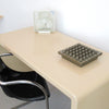 Bureau en fibre de verre beige Berthe Libert Huchers-Minvielle 1970 Bureau en fibre de verre beige Berthe Libert Huchers-Minvielle 1970
