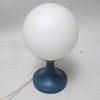 Petite lampe boule sur pied tulipe bleu Années 60 Petite lampe boule sur pied tulipe bleu Années 60