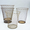 Paire de corbeilles en treillis de métal Années 50 Paire de corbeilles en treillis de métal Années 50