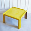 Table basse en fibre de verre jaune Années 70 Table basse en fibre de verre jaune Années 70