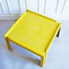 Table basse en fibre de verre jaune Années 70 Table basse en fibre de verre jaune Années 70