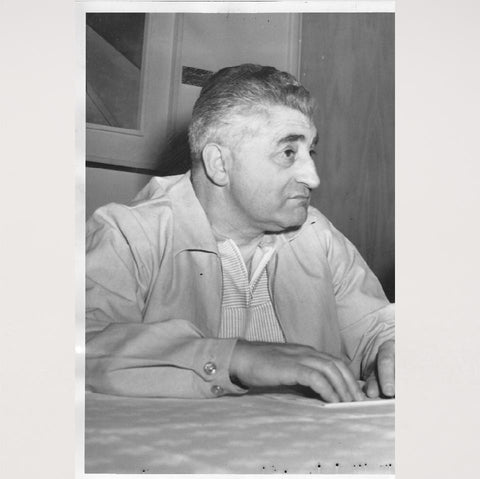 Portrait du decorateur et artiste Max Ingrand 1962