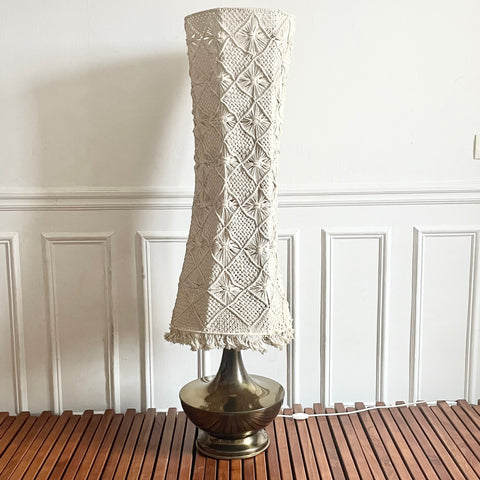 Grande lampe en laiton abat-jour macramé Années 60