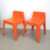 Paire de chaises en fibre de verre orange Kostka Années 70