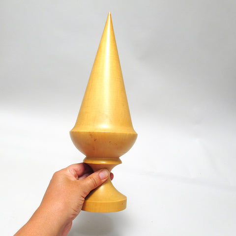 Sculpture Obelisque ou Pièce d'échecs en bois tourné