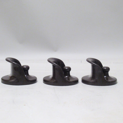 Trois patères marron Olaf von Bohr Kartell