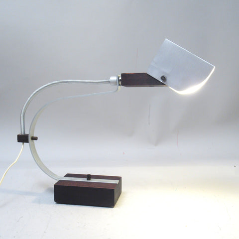 Lampe de bureau italienne en bois et aluminium Années 70