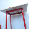 Table pliante à quadrillage rouge Années 80