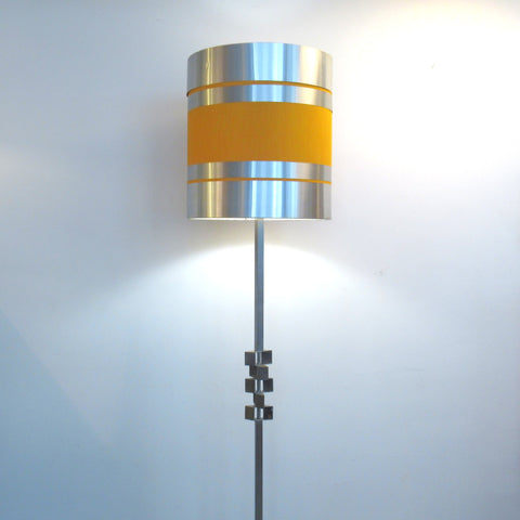 Lampadaire à grand abat-jour orange et métal  Années 60