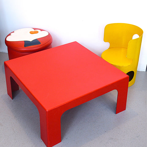 Table basse en fibre de verre rouge Prisunic Années 70