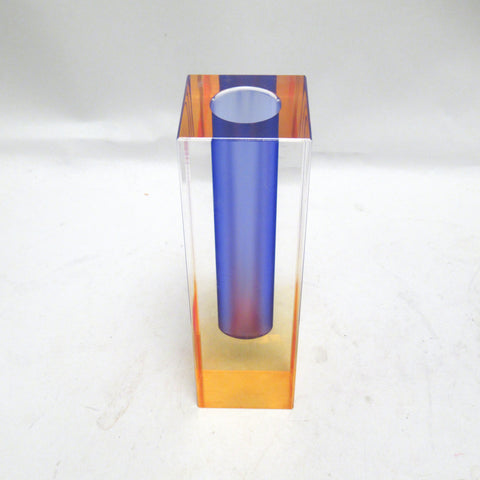 Vase en plexiglas bleu Années 70