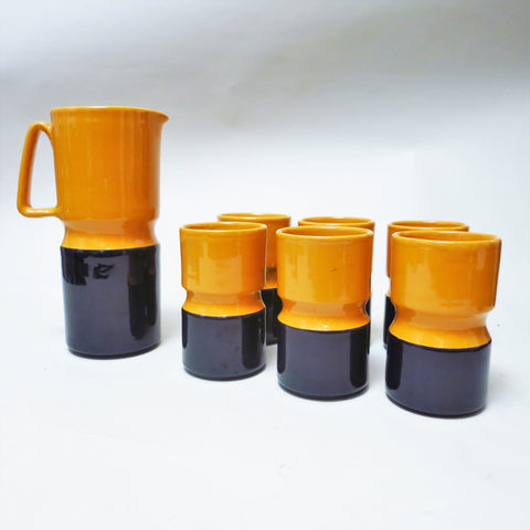 Service à orangeade en ceramique ocre et indigo Cermac Années 60