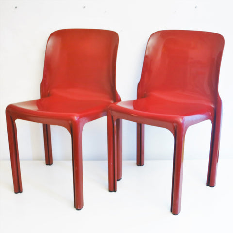 Deux chaises Selene bordeaux Magistretti Artemide